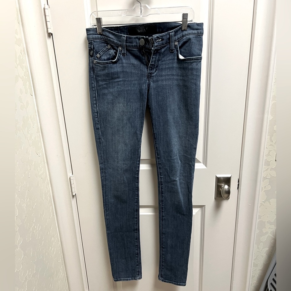 Rock & Republic Sz 27 low-rise skinny jeans.